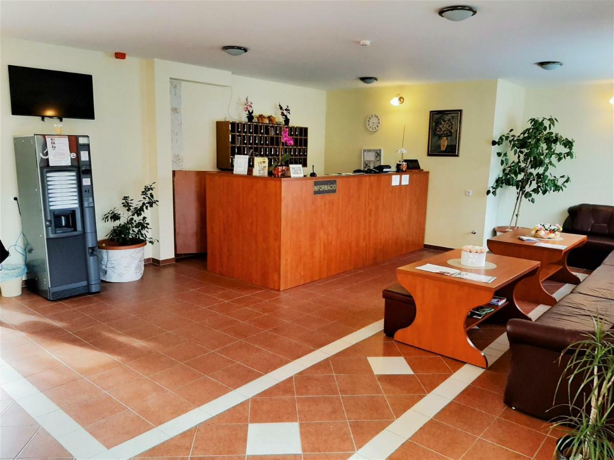 Ligetalja Termál Hotel Peneszlek Exterior foto